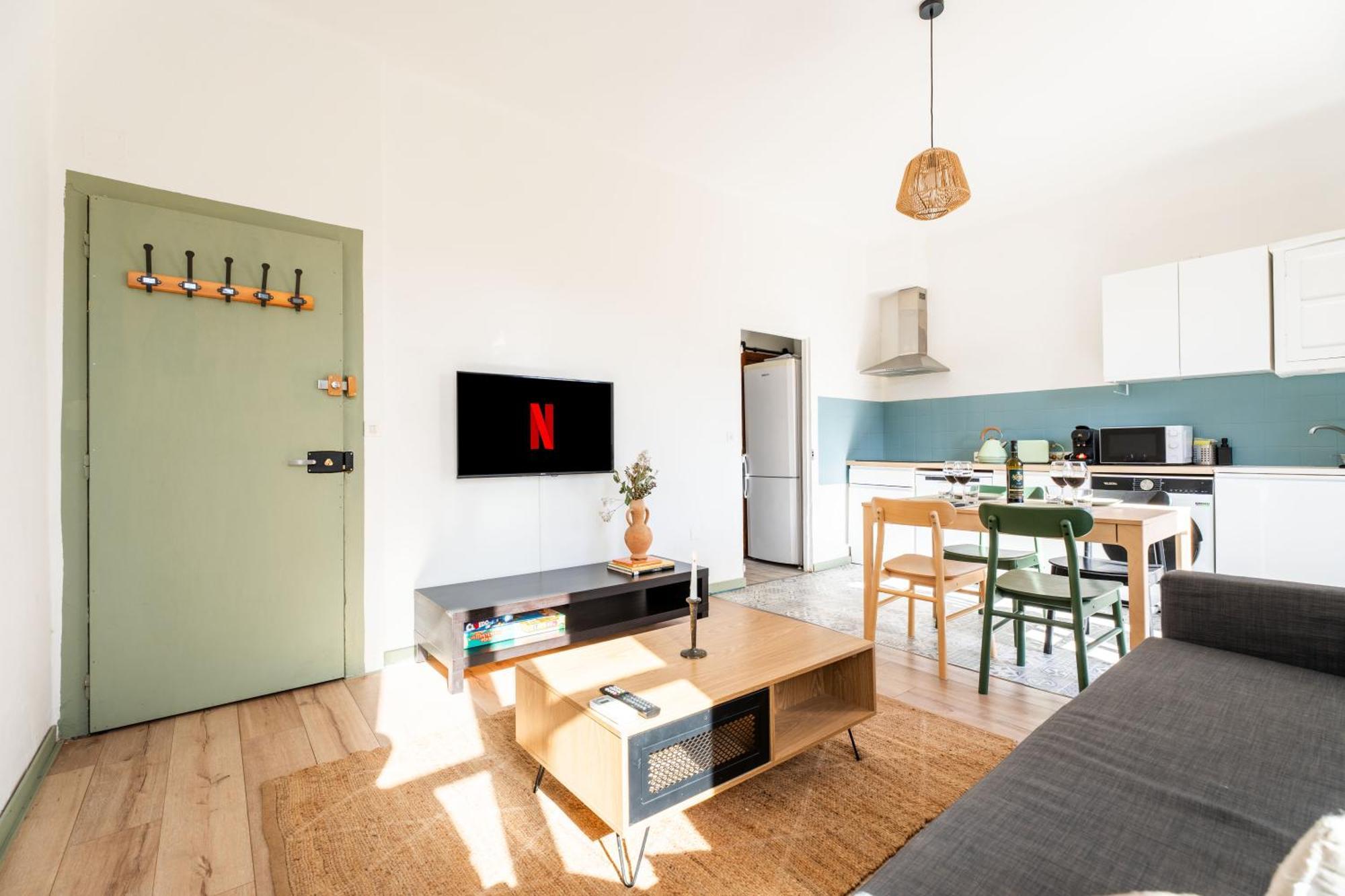 סלון-דו-ז'ירו Grand Appartement Familiale - Camargue מראה חיצוני תמונה